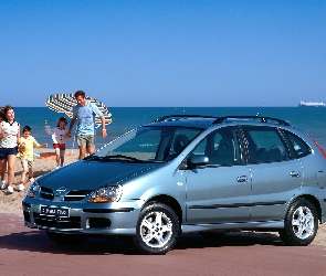 Nissan Almera Tino, Plaża