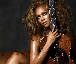 Tyra Banks, Gitara