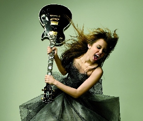 Gitara, Miley Cyrus