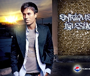 Enrique Iglesias, Piosenkarz