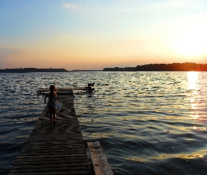 Dzieci, Pomost, Jezioro