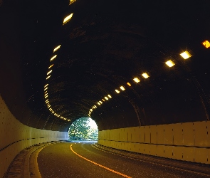 Oświetlony, Tunel