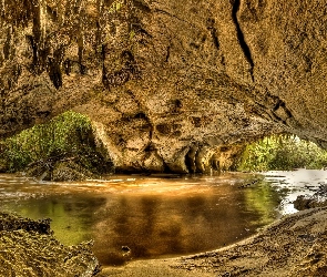 Rzeka, Jaskinia