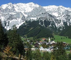 Miasteczko, Dolina, Góry