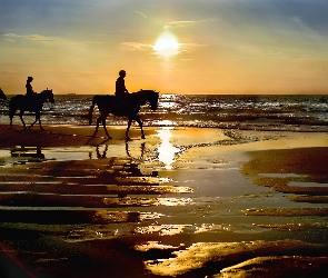 Plaża, Zachód, Dżokeje, Konie, Morze
