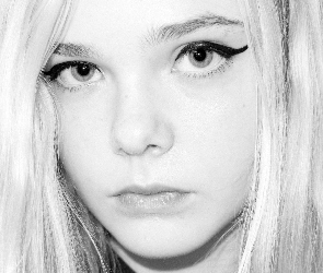 Elle Fanning, Oczy