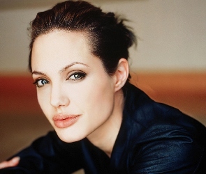 czarna koszula, Angelina Jolie