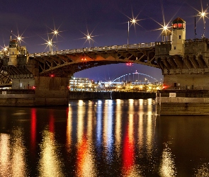 Most, Rzeka, Oświetlony