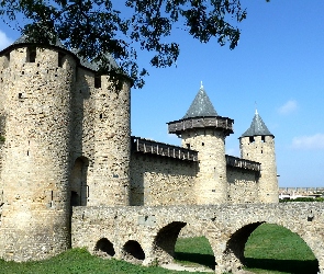 Zamek, Fosa, Sucha, Wieżyczki