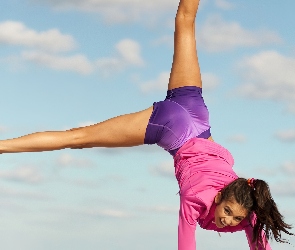 Gimnastyka, Nina Dobrev