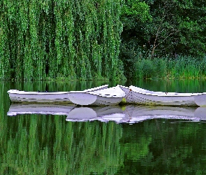 Białe, Łodzie