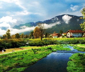 Rzeczka, Lasy, Chmury, Budynki, Góry