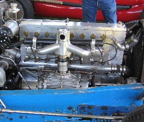 Bugatti, silnik