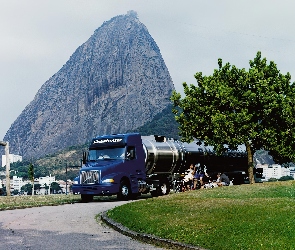 Cysterna, Ciężarówka Volvo