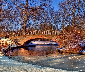 Zima, Rzeka, Most
