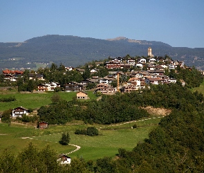 Na, Wzgórzu, Miasto