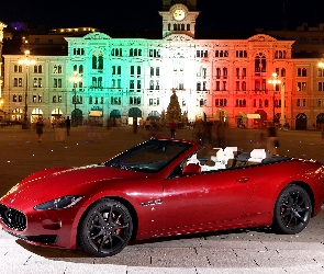 Czerwone, Budynki, Maserati