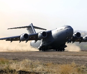 Boeing C-17 Globemaster III, Transportowiec, Lądowanie, Kurz