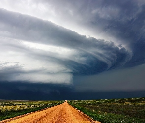 Łąki, Tornado, Droga