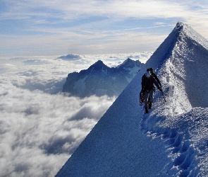 Chmury, Alpiniści, Góry