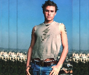 Heath Ledger, jeansy, pasek