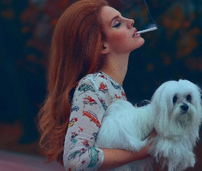 Lana Del Rey, Lhasa Apso, Pies