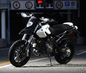 Łańcuch, Opony, Ducati Hypermotard 1100