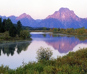 Góra Mount Moran, Góry, Stan Wyoming, Drzewa, Rzeka Snake River, Stany Zjednoczone, Park Narodowy Grand Teton