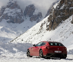 Śnieg, Ferrari FF