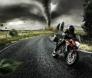 Motocykl, Tornadem, Ucieczka, Przed