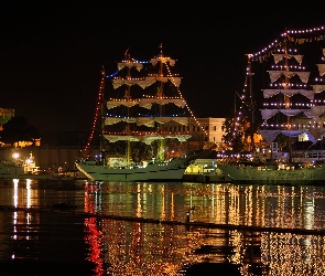 Oświetlone, Żaglowce, Port