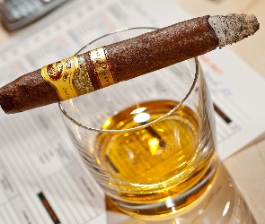Whisky, Cygaro, Szklaneczka