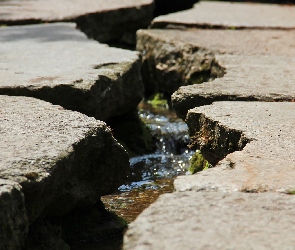 Pęknięcie, Strumyk, Kamienie