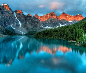 Drzewa, Moraine Lake, Jezioro, Park Narodowy Banff, Kanada, Góry, Odbicie