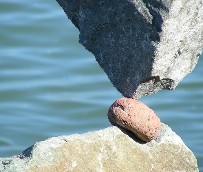 Woda, Kamień
