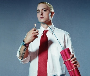 Eminem, Krawat, Zapalniczka, Dynamit