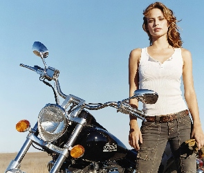 Josie Maran, Motocykl