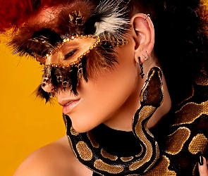 Maska, Wąż, Kobieta