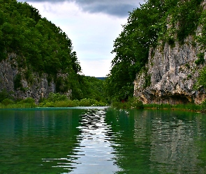 Skały, Rzeka