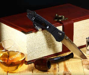 Szklaneczka, Nóż, Fajka, Księga, Whisky