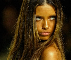 Adriana Lima, Twarz, Modelka