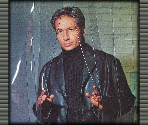 czarny strój, David Duchovny