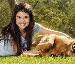 Łąka, Pies, Selena Marie Gomez