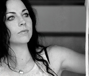 Amy Lee, biały top