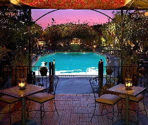 Stoliki, Basen, Hotel