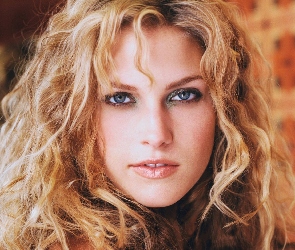 Blondynka, Twarz, Ali Larter