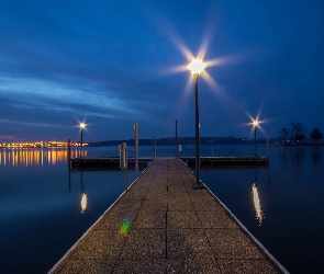 Oświetlone, Molo, Jezioro
