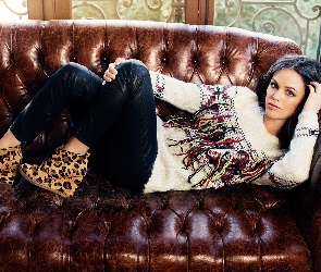 Brunetka, Kanapa, Rachel Bilson