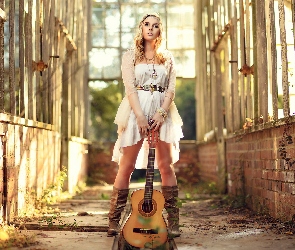Blondynka, Gitara, Dziewczyna