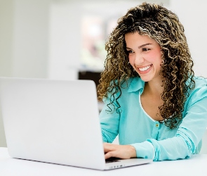 Biuro, Laptop, Brunetka, Uśmiechnięta